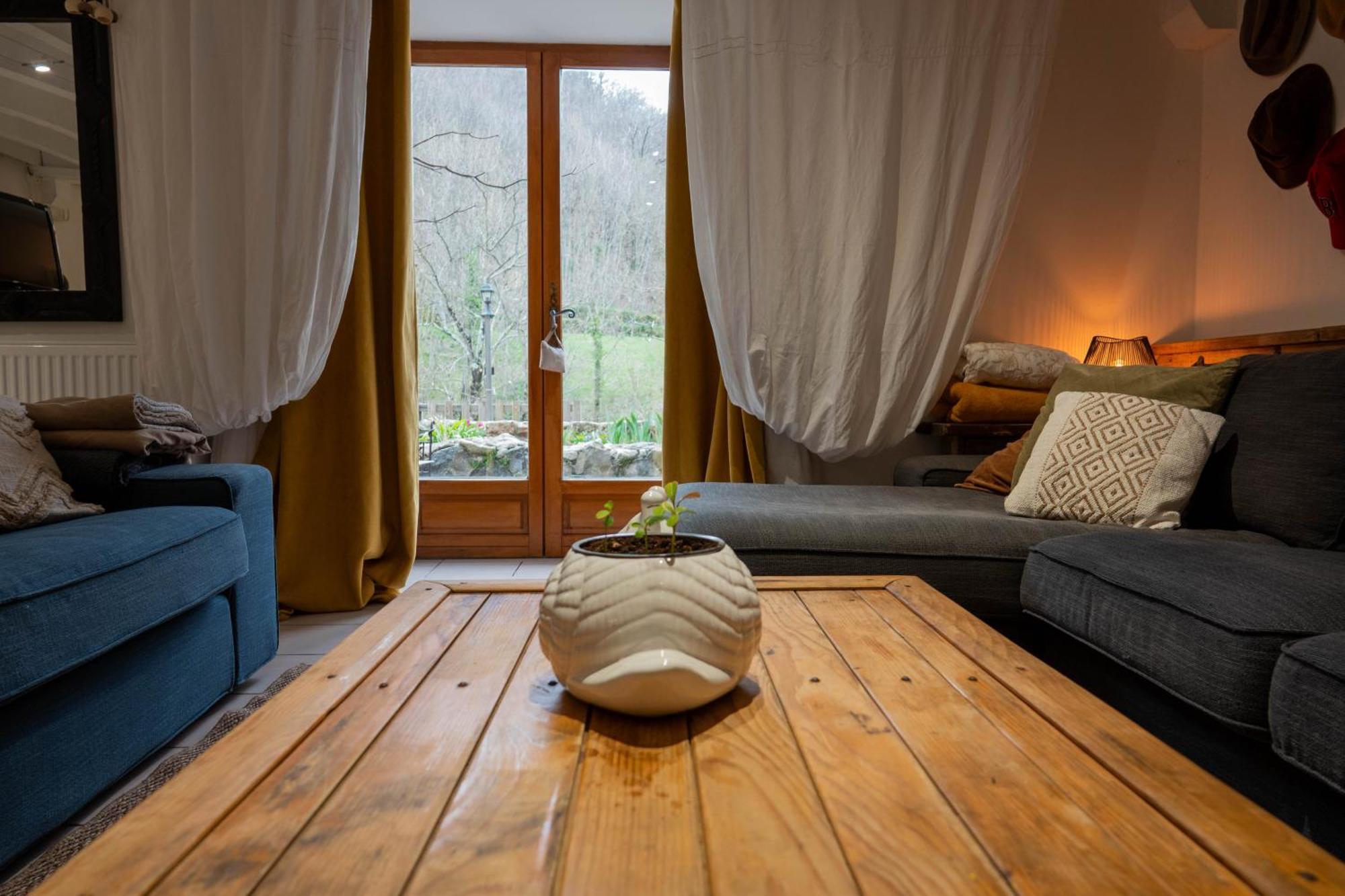 Appartement Rives De Bourges à Burzet Extérieur photo